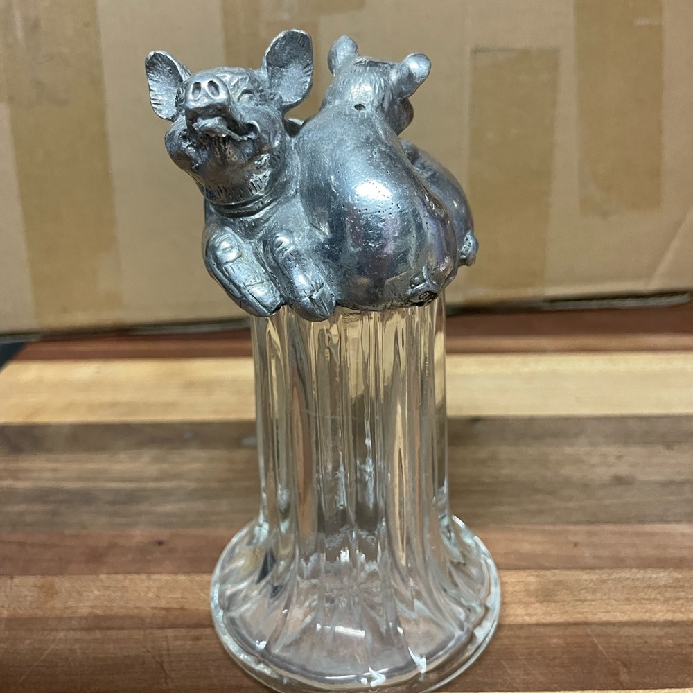 Vintage Pig Figural Salt or Pepper Shaker | Metal Pig Lid & Glass Bottle - Picture 8 of 8